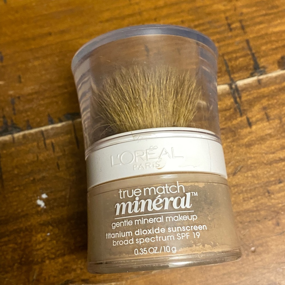 True match mineral powder foundation